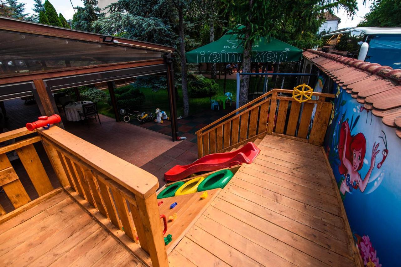 Hotel Golden House Крайова Экстерьер фото