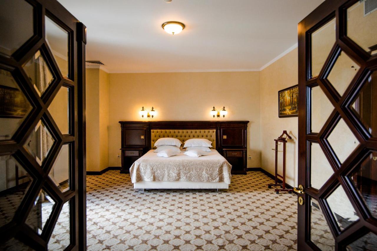 Hotel Golden House Крайова Экстерьер фото