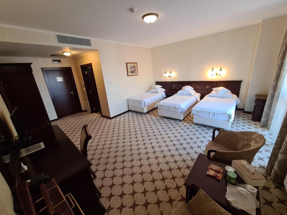 Hotel Golden House Крайова Экстерьер фото