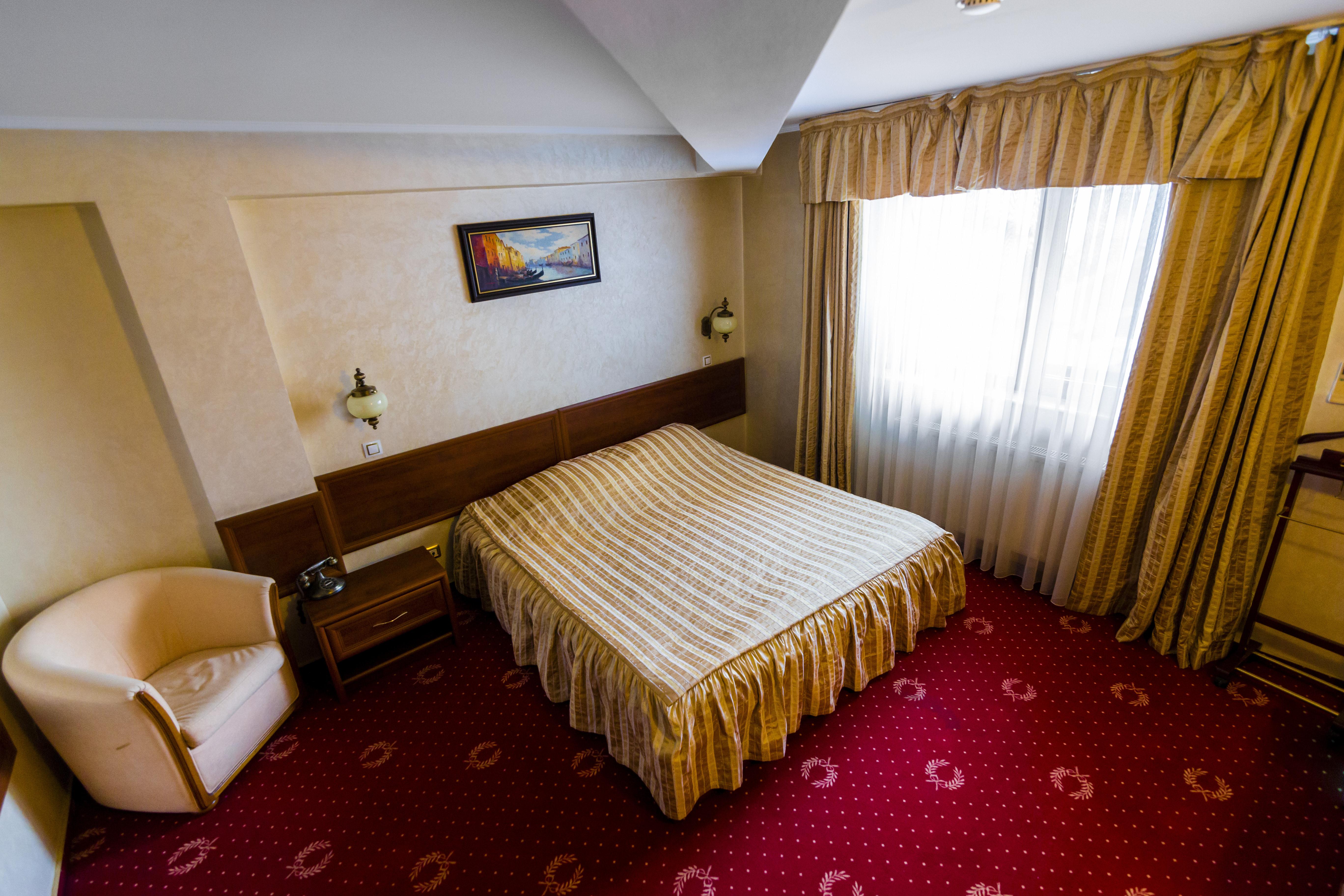 Hotel Golden House Крайова Экстерьер фото