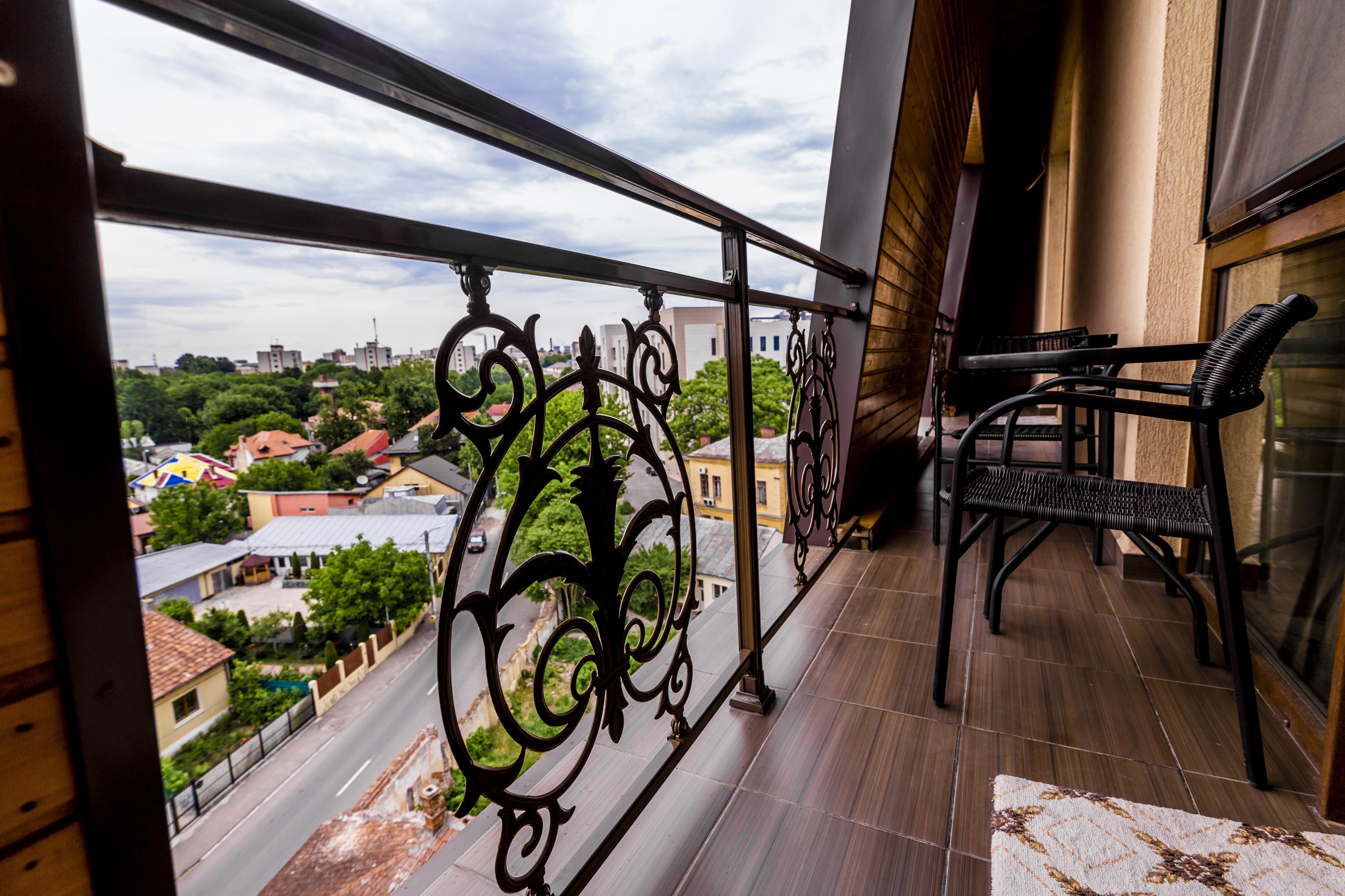 Hotel Golden House Крайова Экстерьер фото