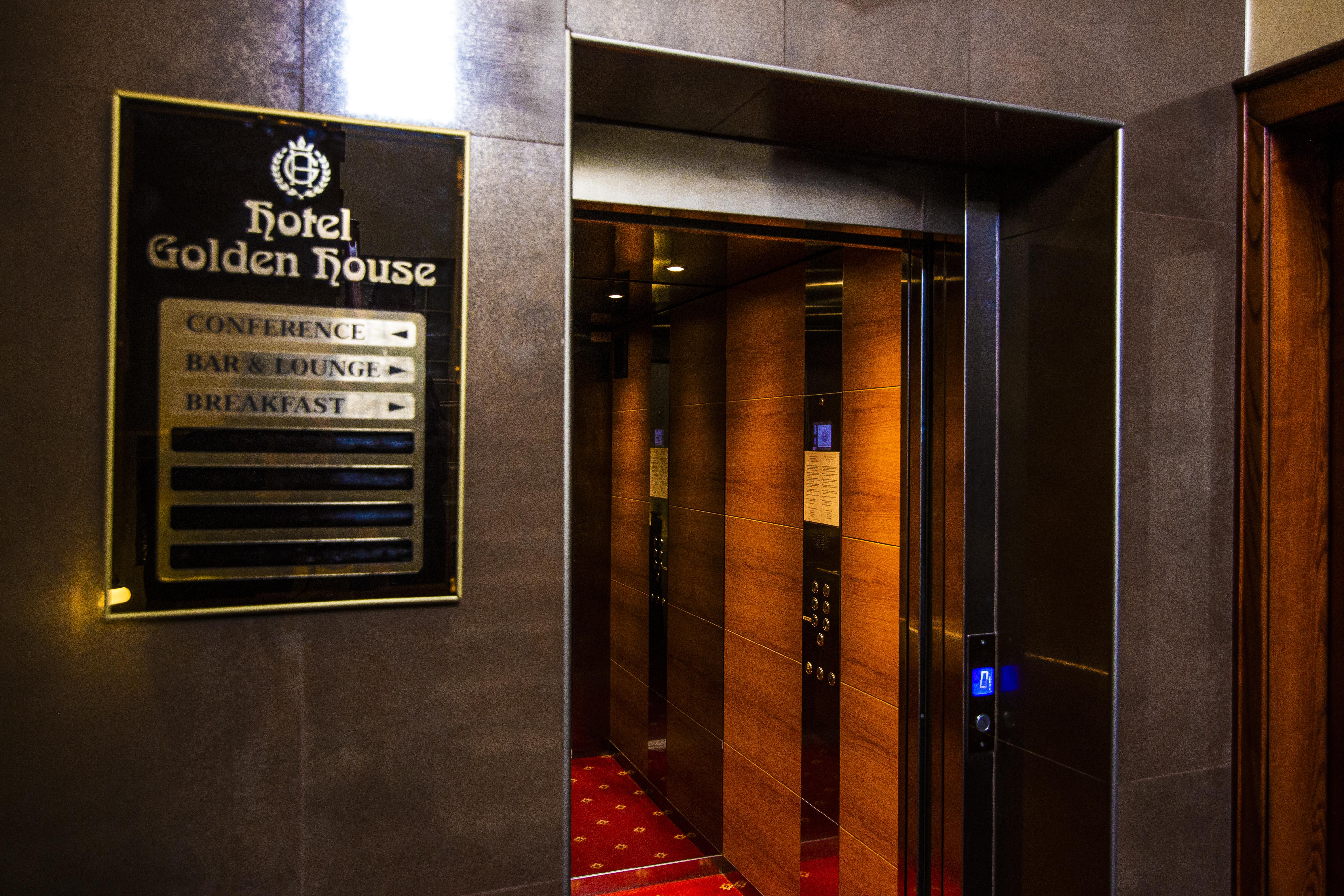 Hotel Golden House Крайова Экстерьер фото
