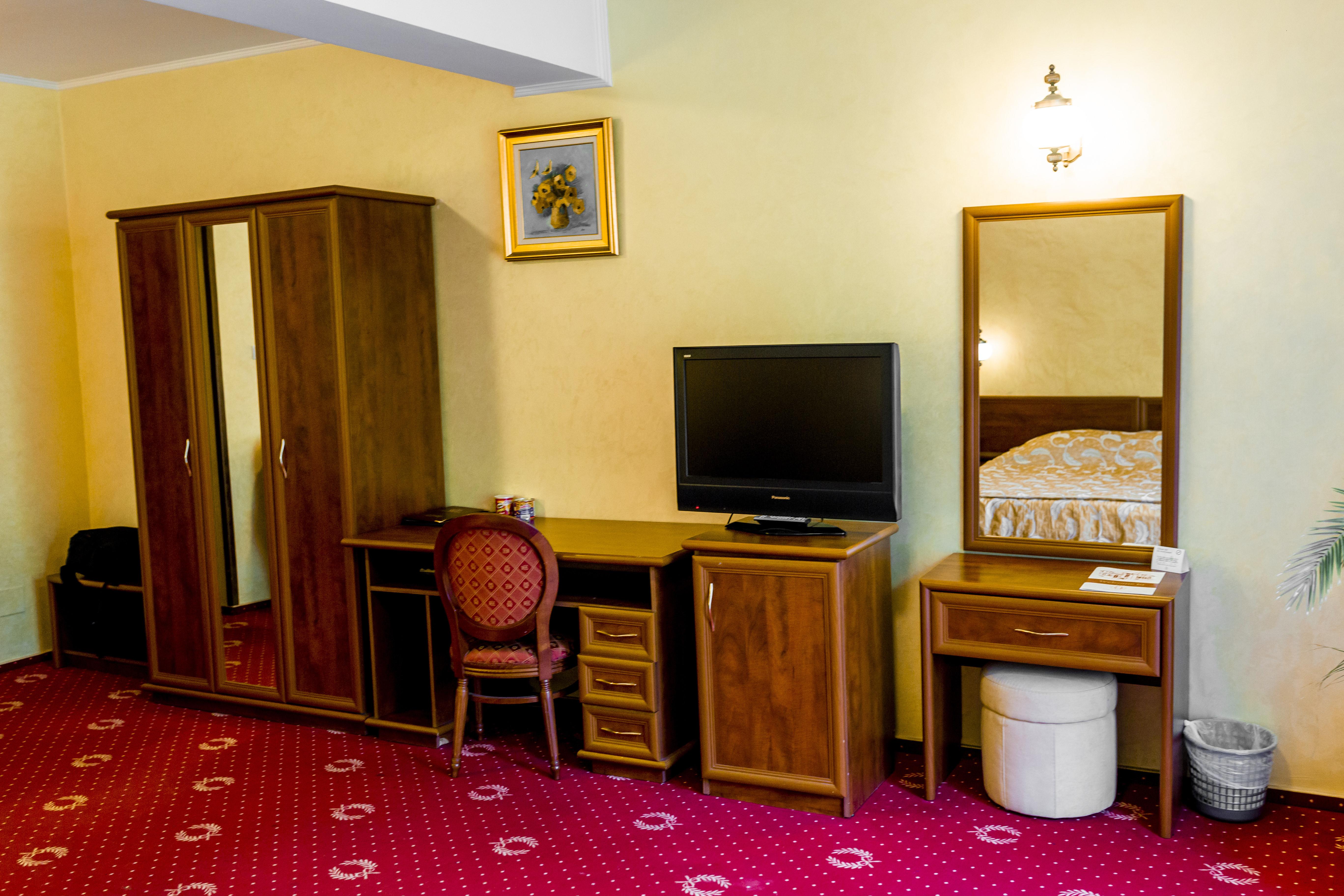 Hotel Golden House Крайова Экстерьер фото