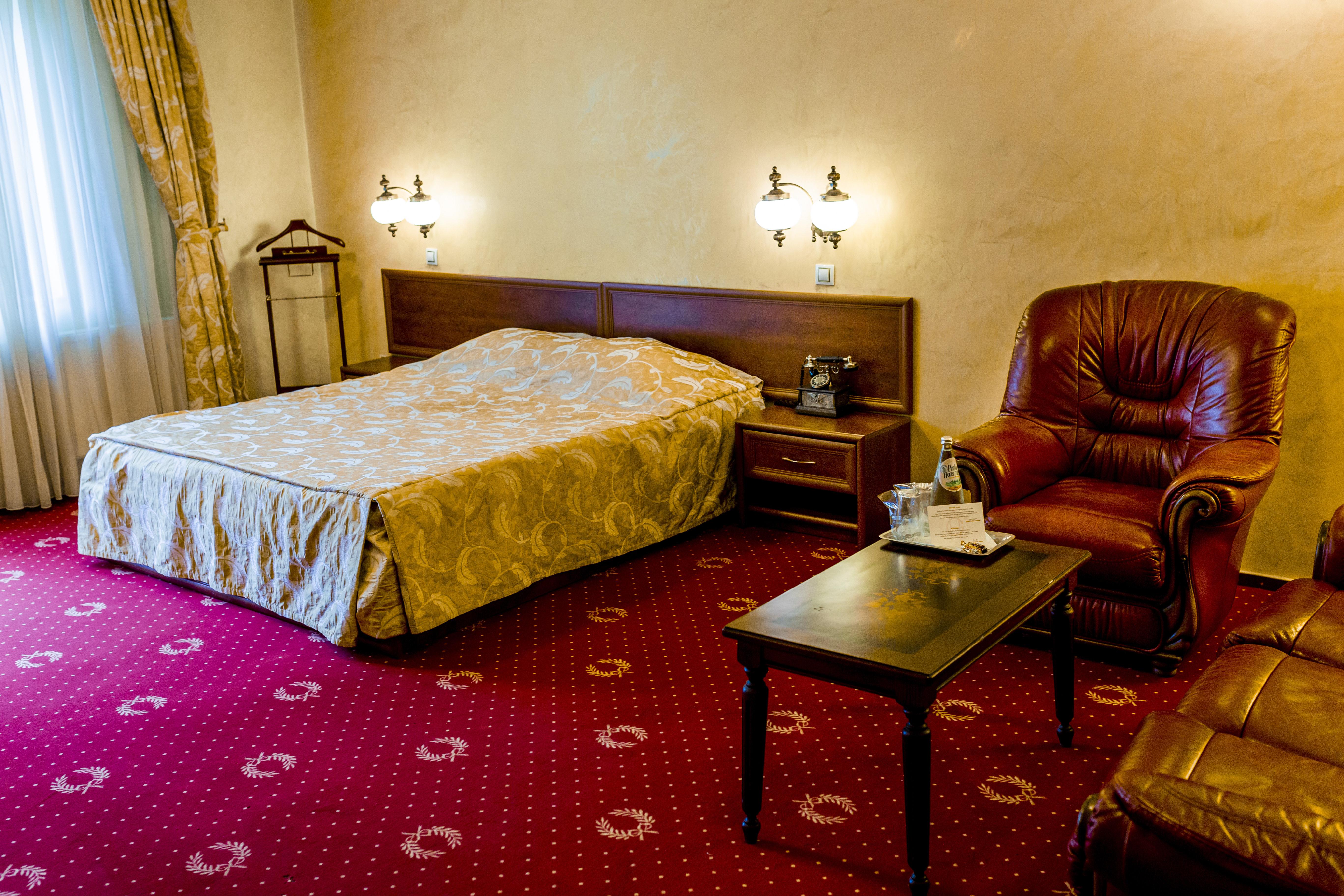 Hotel Golden House Крайова Экстерьер фото