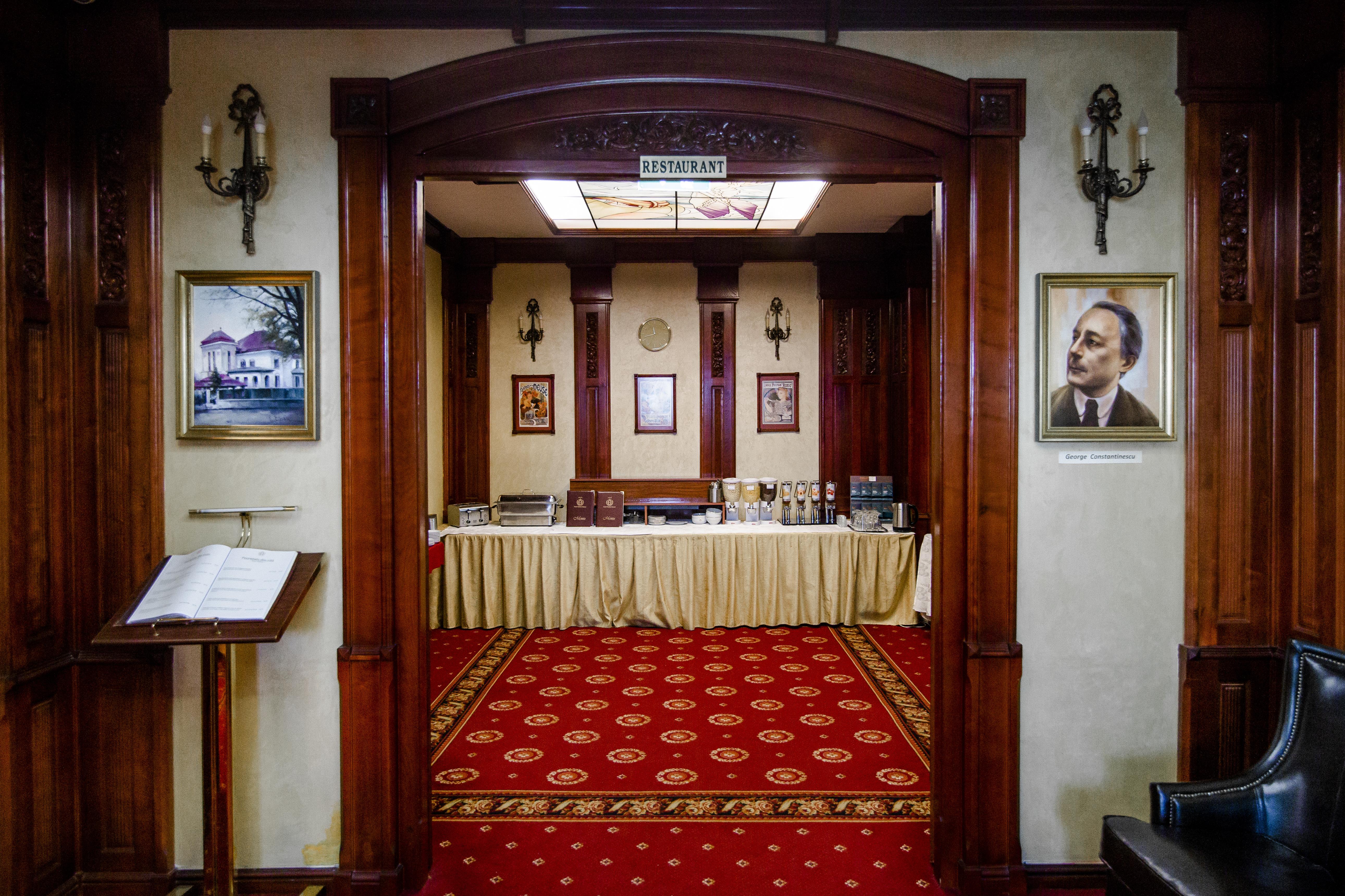 Hotel Golden House Крайова Экстерьер фото