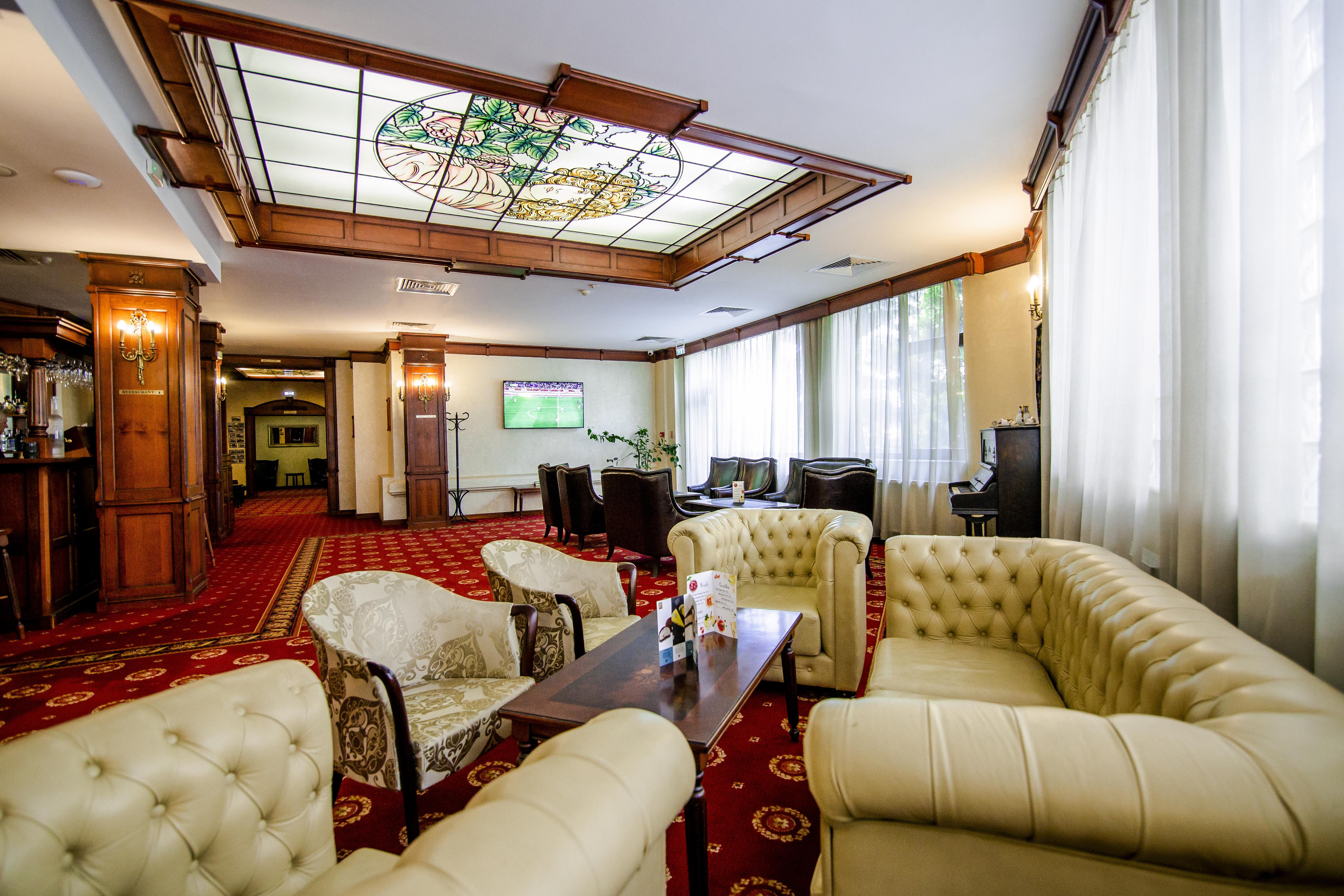 Hotel Golden House Крайова Экстерьер фото