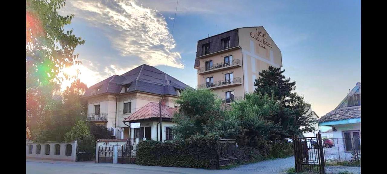 Hotel Golden House Крайова Экстерьер фото