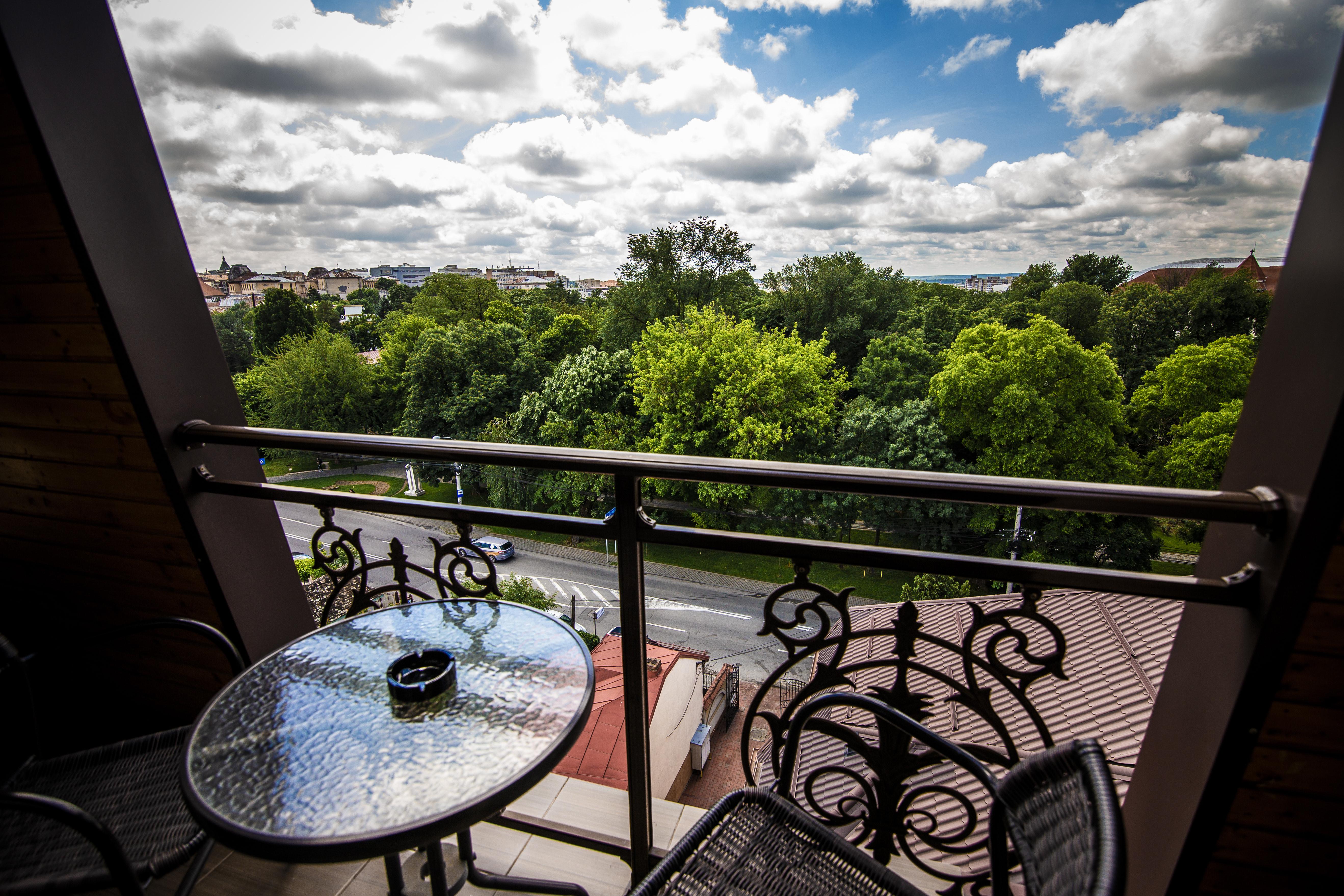 Hotel Golden House Крайова Экстерьер фото