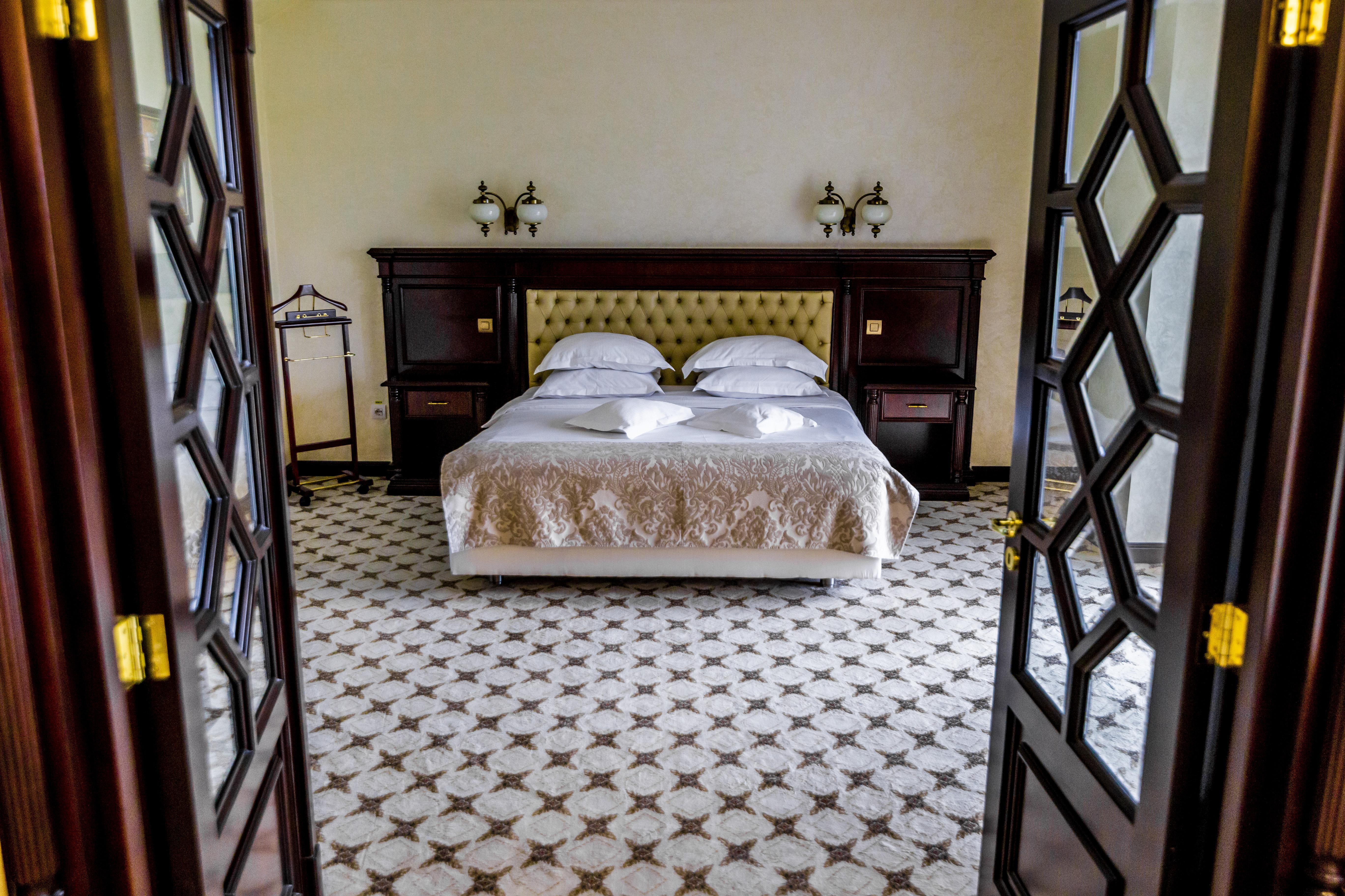 Hotel Golden House Крайова Экстерьер фото