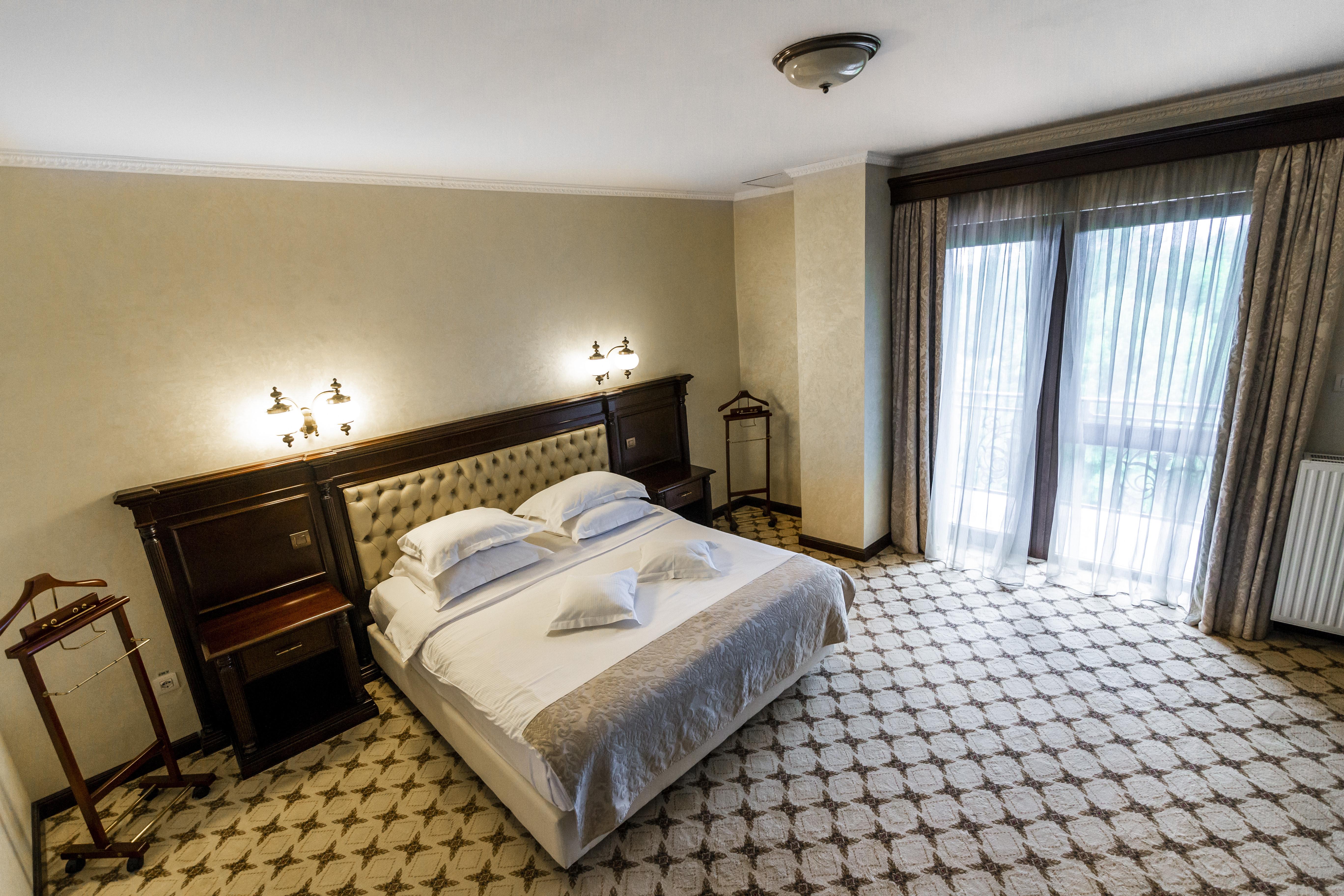 Hotel Golden House Крайова Экстерьер фото