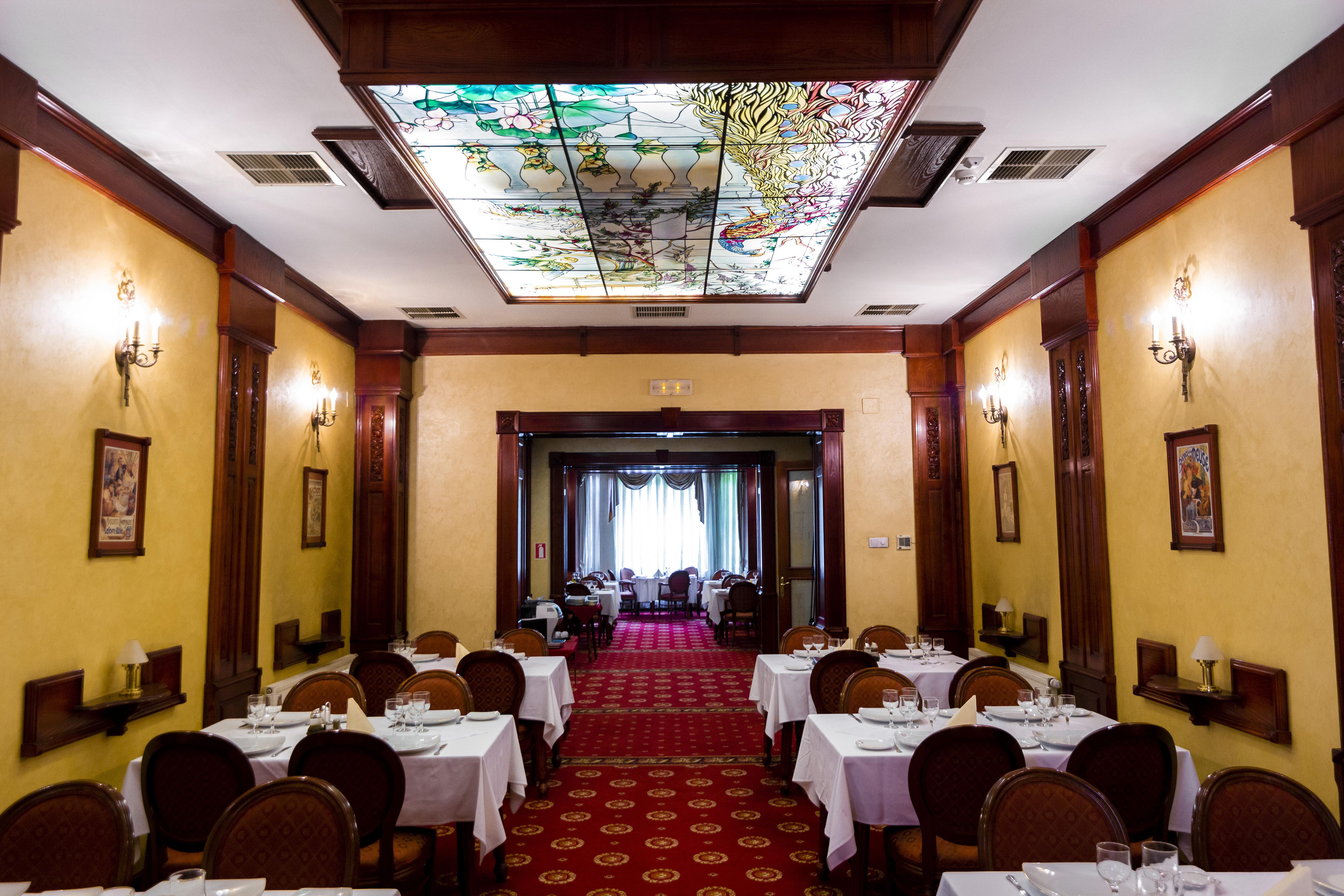 Hotel Golden House Крайова Экстерьер фото