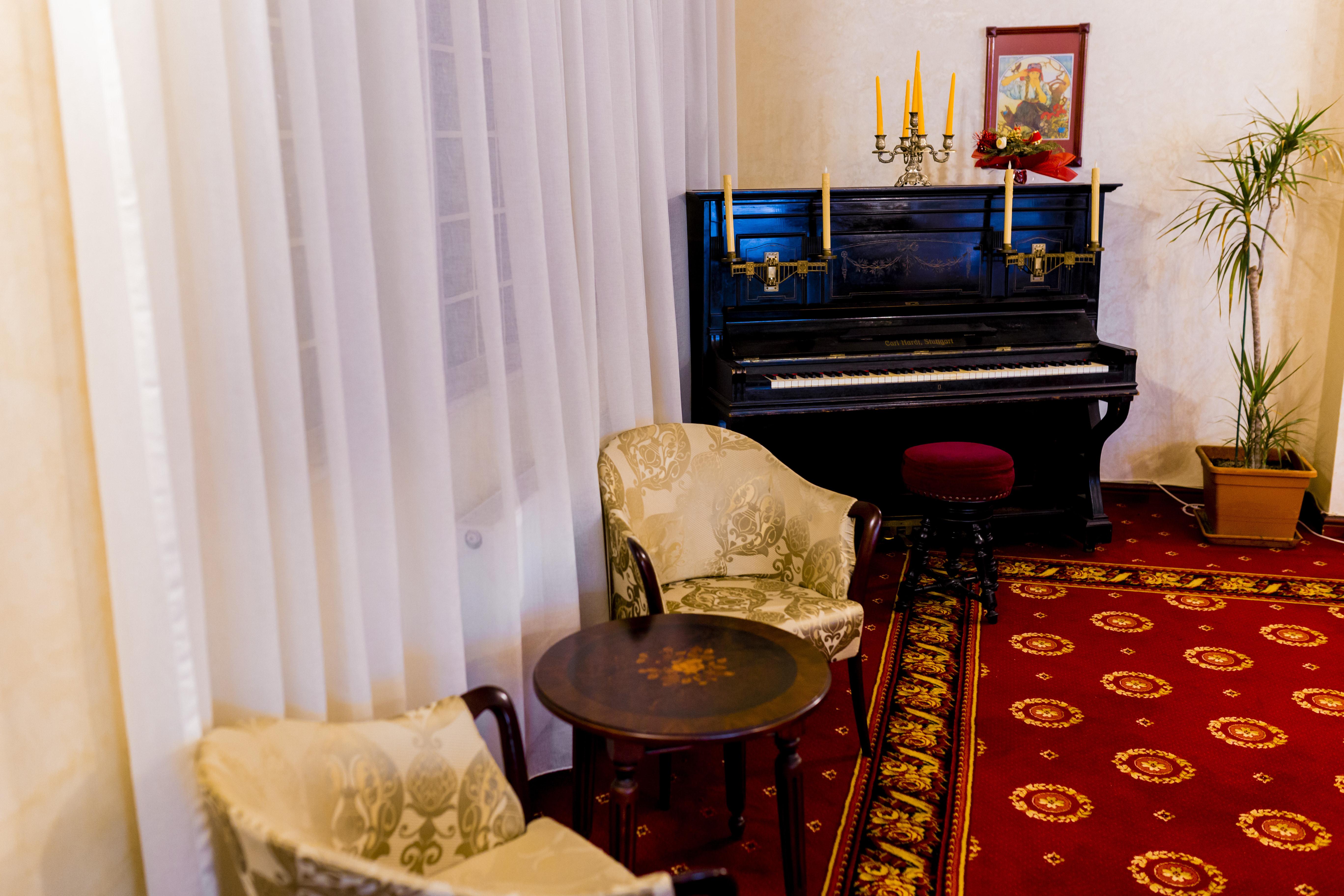 Hotel Golden House Крайова Экстерьер фото