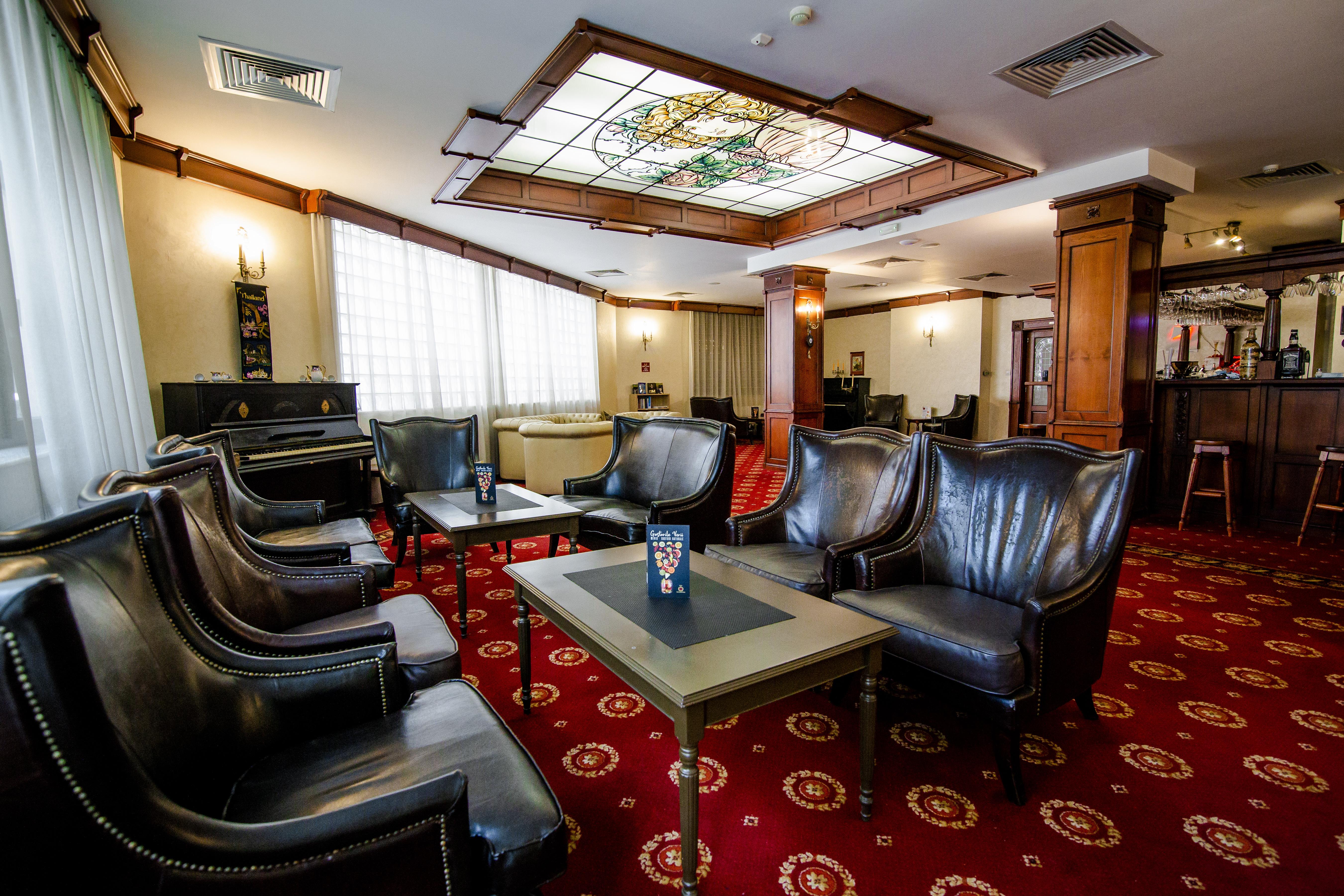Hotel Golden House Крайова Экстерьер фото